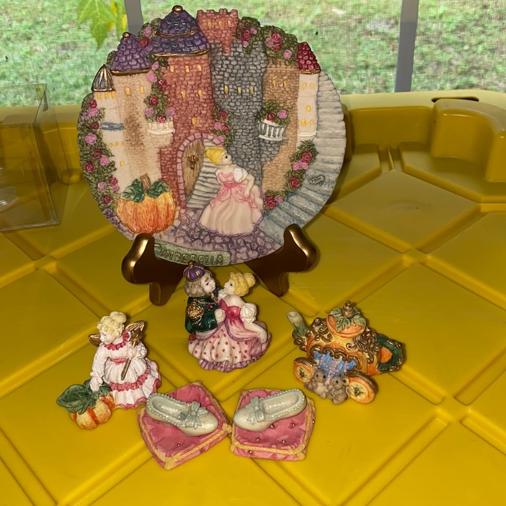Vintage Cinderella Miniature Tea Set Polystone Resin Decorative with stand